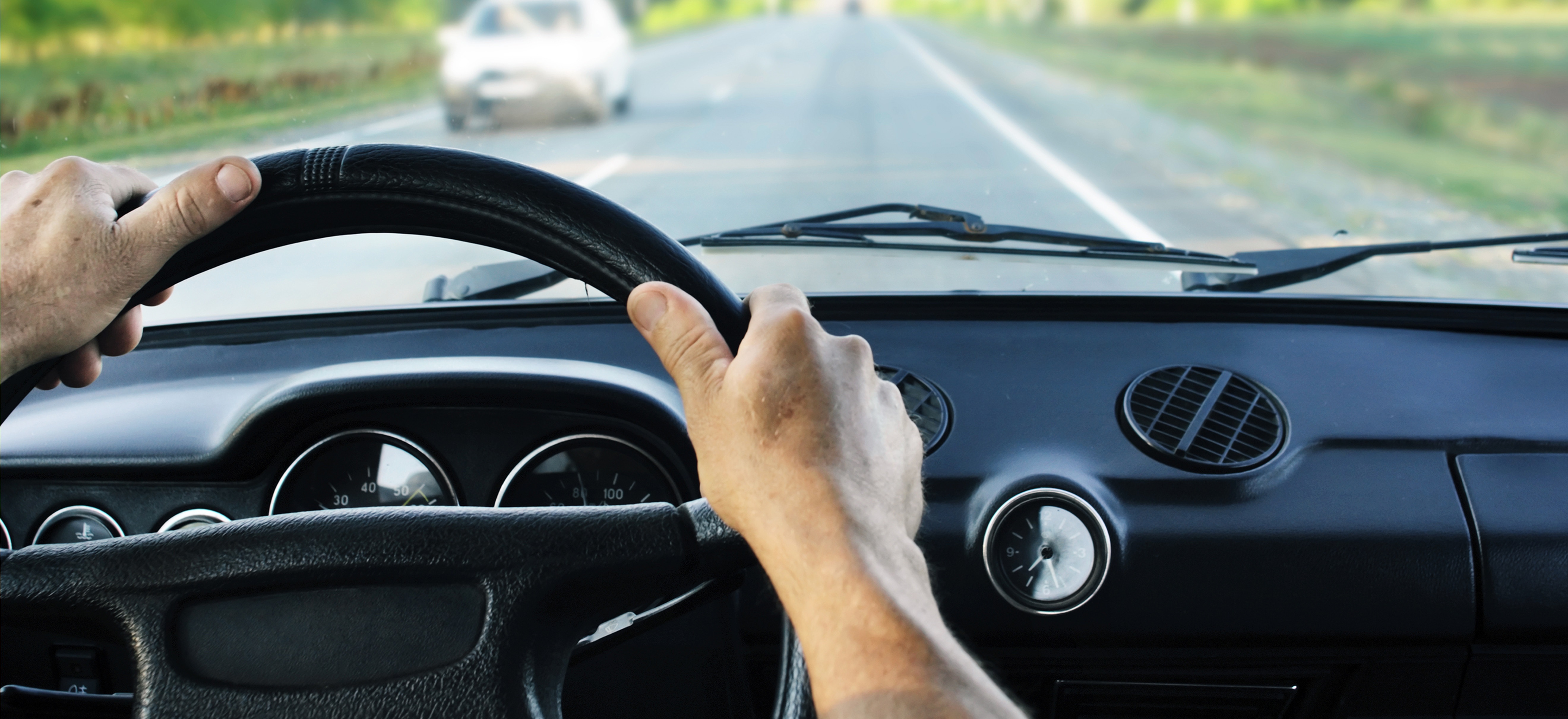 10 vícios de direção que danificam seu carro