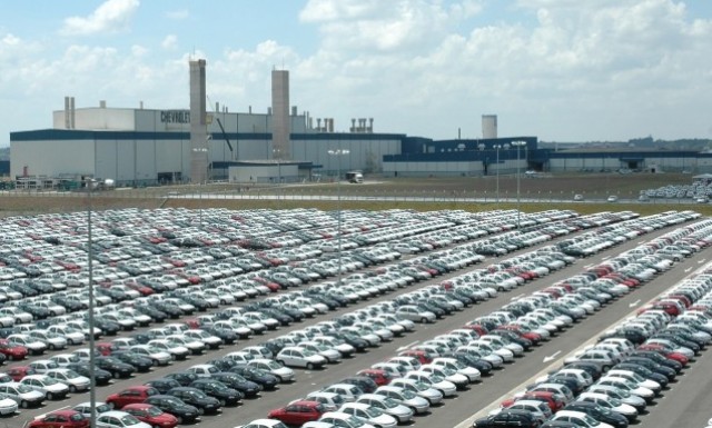 Vendas de carros desabam 33% no bimestre, e GM é líder