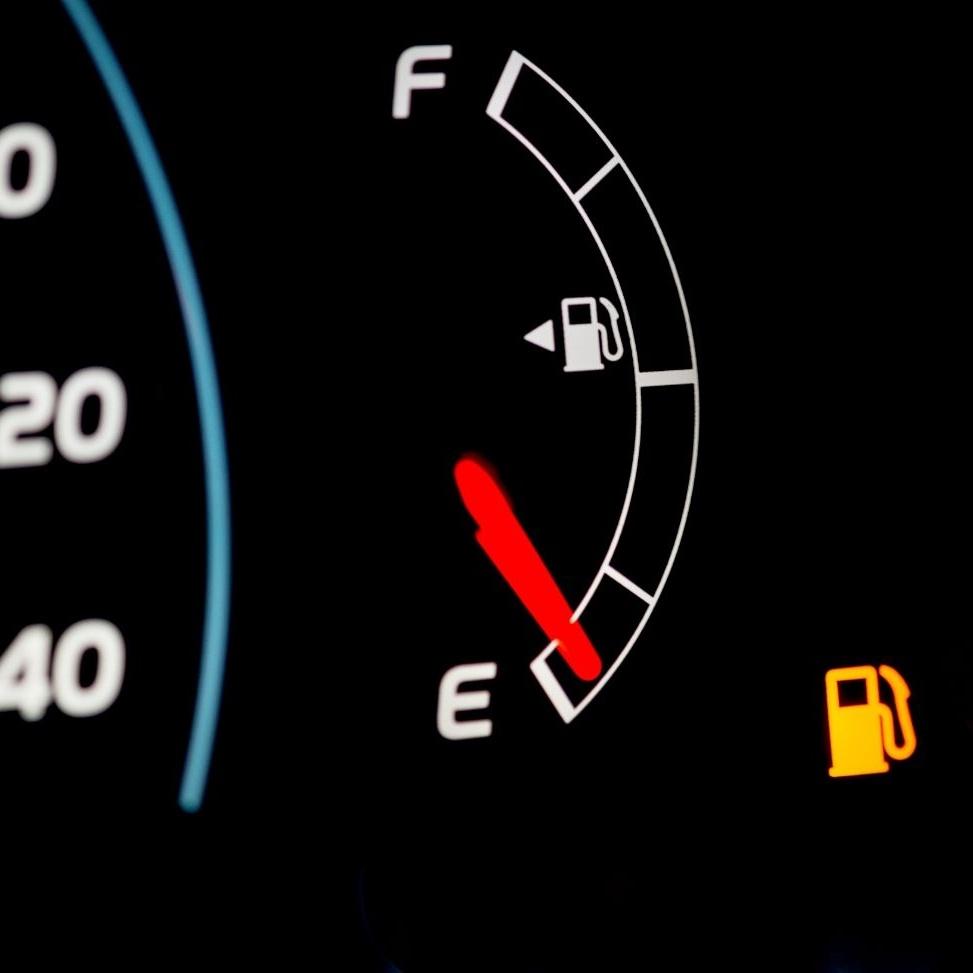 Você sabia que andar sempre na reserva pode prejudicar seu carro?